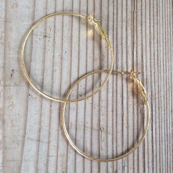 New Circle hoop Earrings Gold tone - Picture 5 of 8